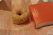 an einigen Tagen gibt es als "Donut Surprise" frische Donuts von google (©Foto:Martin Schmitz)